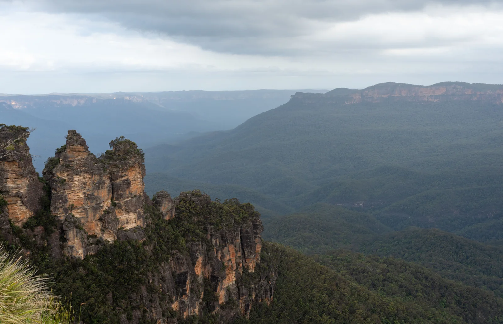 Three Sisters rock formation in the Blue Mountains